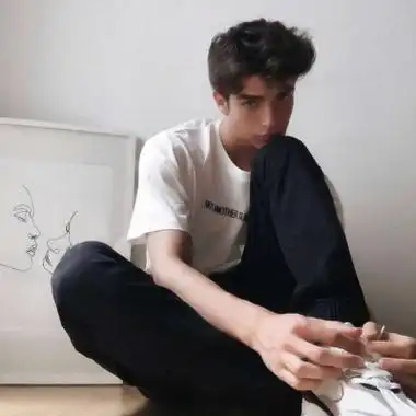 6686体育官网铁牌作者Lenny