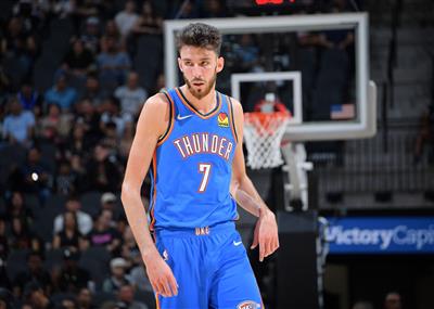 队记：霍姆格伦和卡森·华莱士可以出战今天对阵老鹰的竞赛