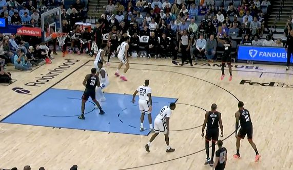 奇兵！奥科吉第三节三分球3中3独砍11分，协助火箭拉开分差