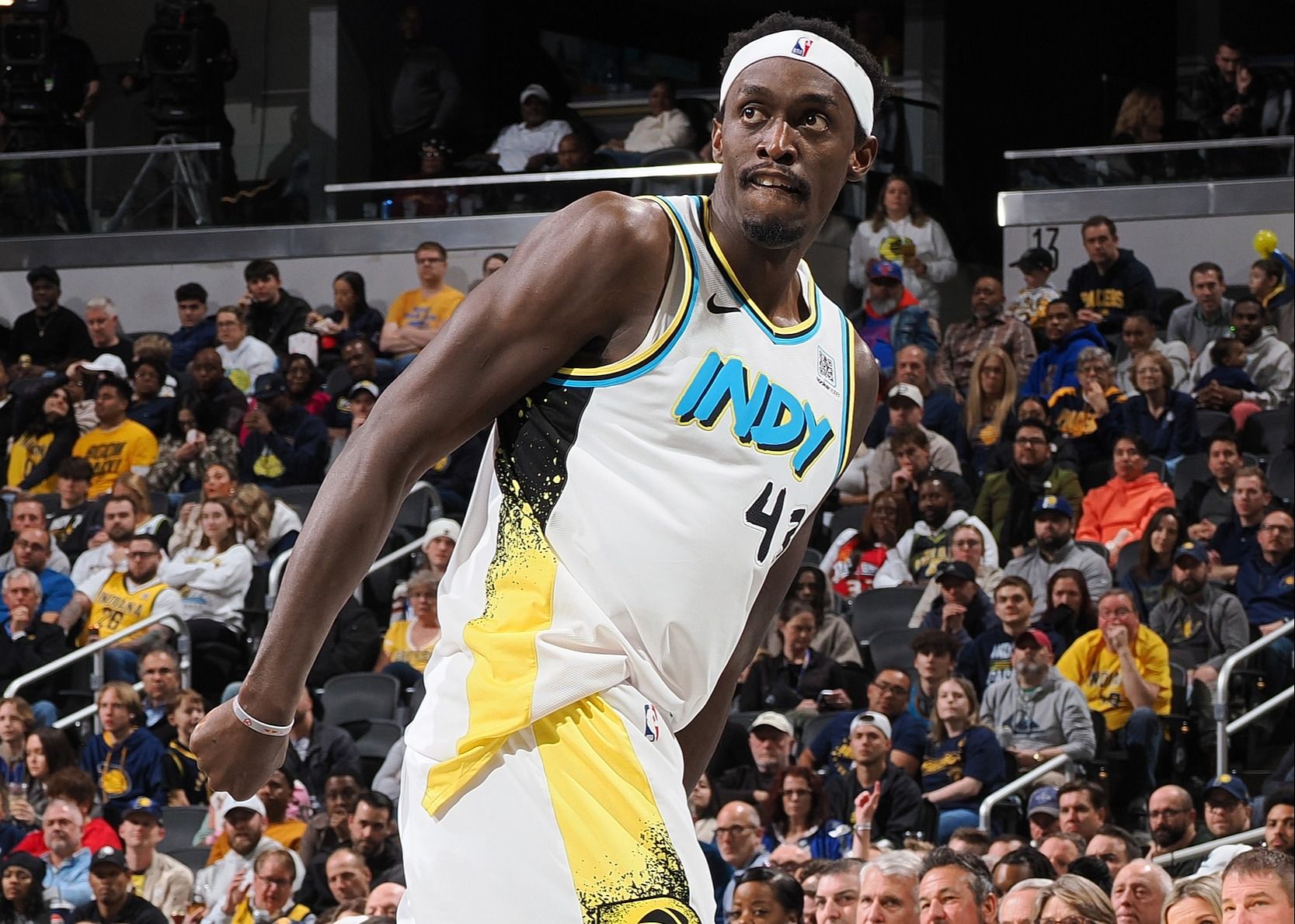 控球感欠佳但全能！西亚卡姆半场贡献10分4抢篮板4助攻