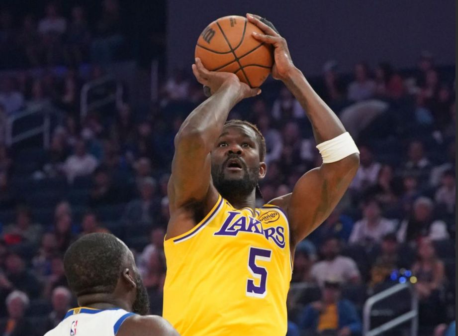 对比鲜明！艾顿11中10砍20+16，斯玛特外线10中1